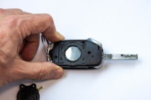 A,Mans,Hand,Is,Holding,A,Car,Key,With,The