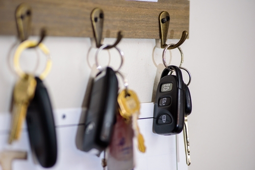 Close-up,Of,Various,Keys,Hanging,On,A,Wooden,Rack,With